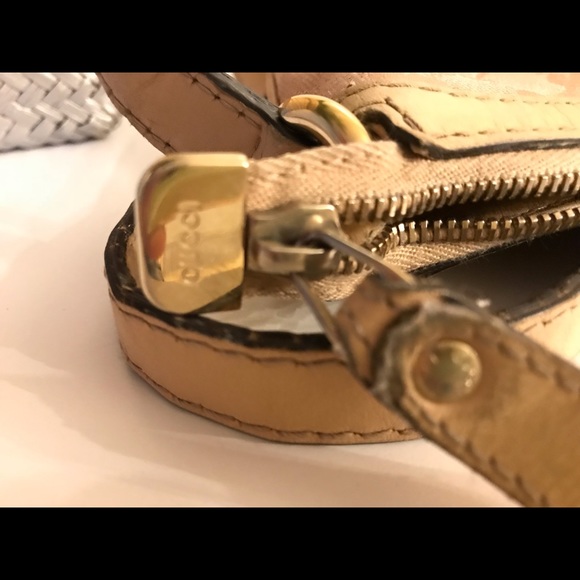 Lovely and Luxurious Vintage GUCCI Crossbody Bag - Picture 7 of 8